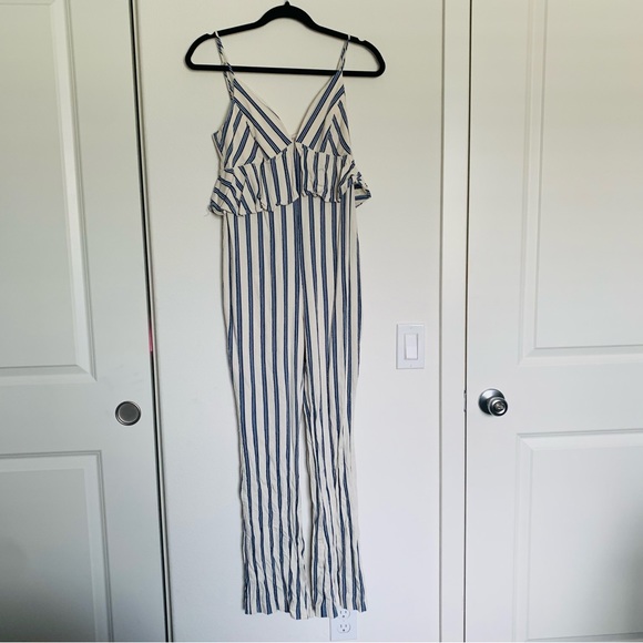 EUC BCBGENERATION PINSTRIPE WHITE BLUE ROMPER PEPLUM WAIST - Picture 2 of 4